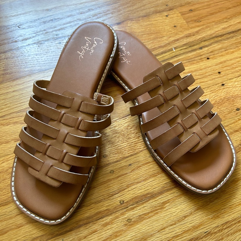 Crown vintage new slides size 7